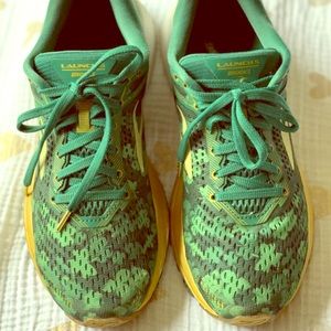Brooks running shoes. Launch 5